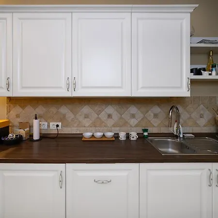 Apartman Number Seven